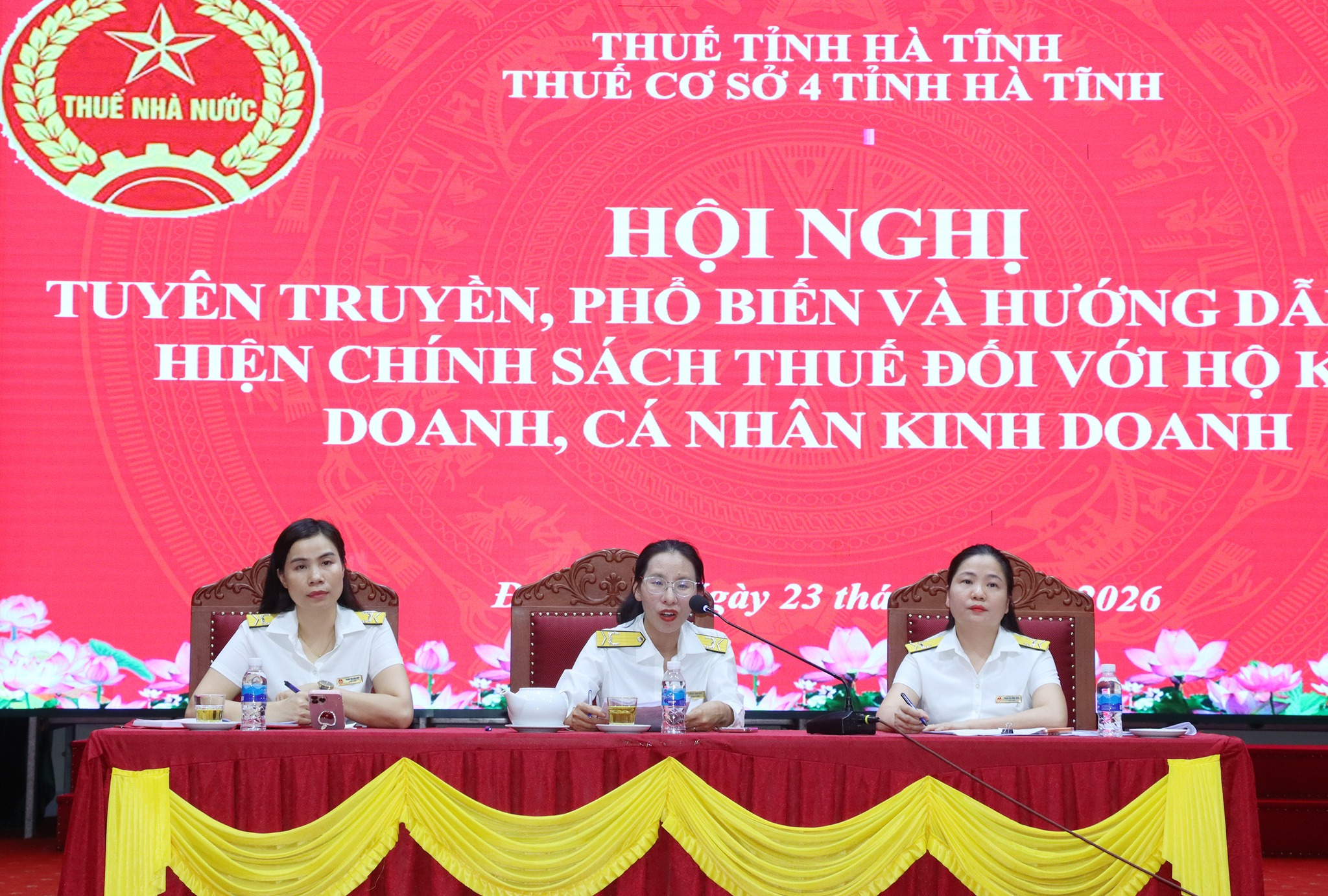 Hơn 800 hộ, cá nhân kinh doanh trên địa bàn xã Đức Thọ tập huấn chính sách thuế mới. 