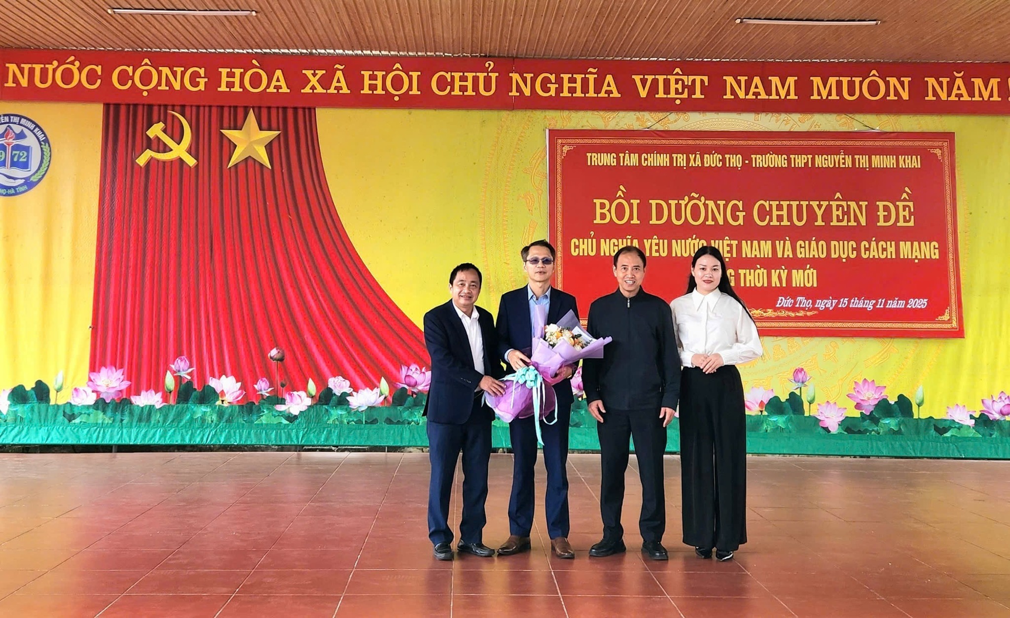 Bồi dưỡng chủ nghĩa yêu nước và giáo dục đạo đức cách mạng trong thời kỳ mới cho đoàn viên, học sinh.