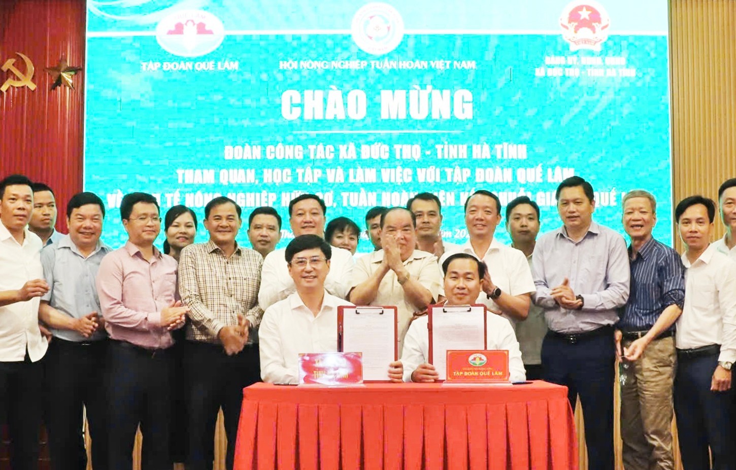 Chủ tịch UBND tỉnh Hà Tĩnh dự lễ ký hợp tác giữa xã Đức Thọ với doanh nghiệp Quế Lâm