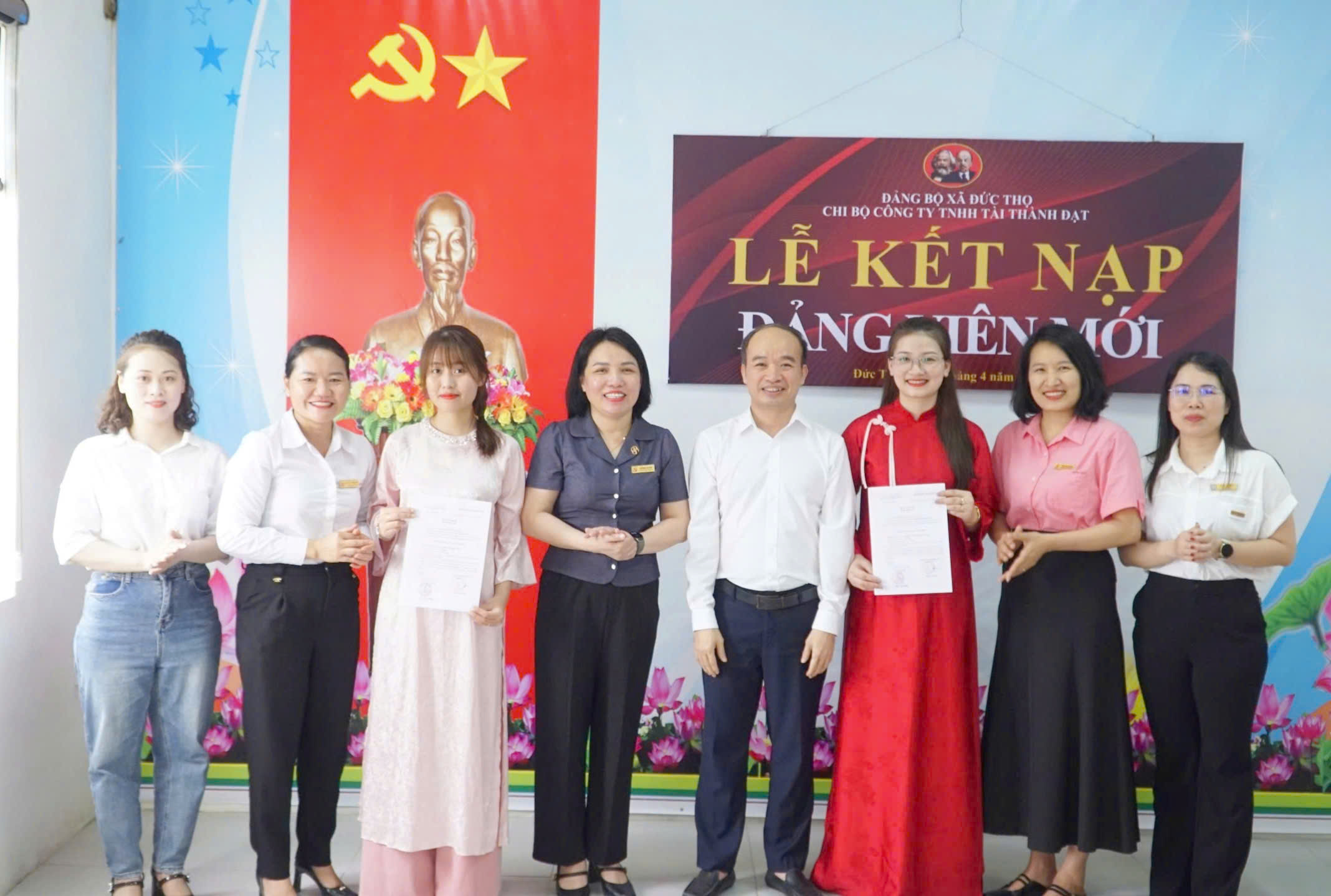 Chi bộ Công ty TNHH Tài Thành Đạt kết nạp 2 đảng viên mới