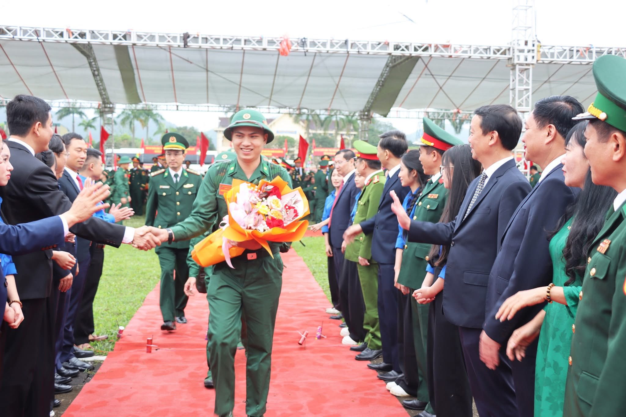  Xã Đức Thọ: 34 tân binh hăng hái lên đường nhập ngũ