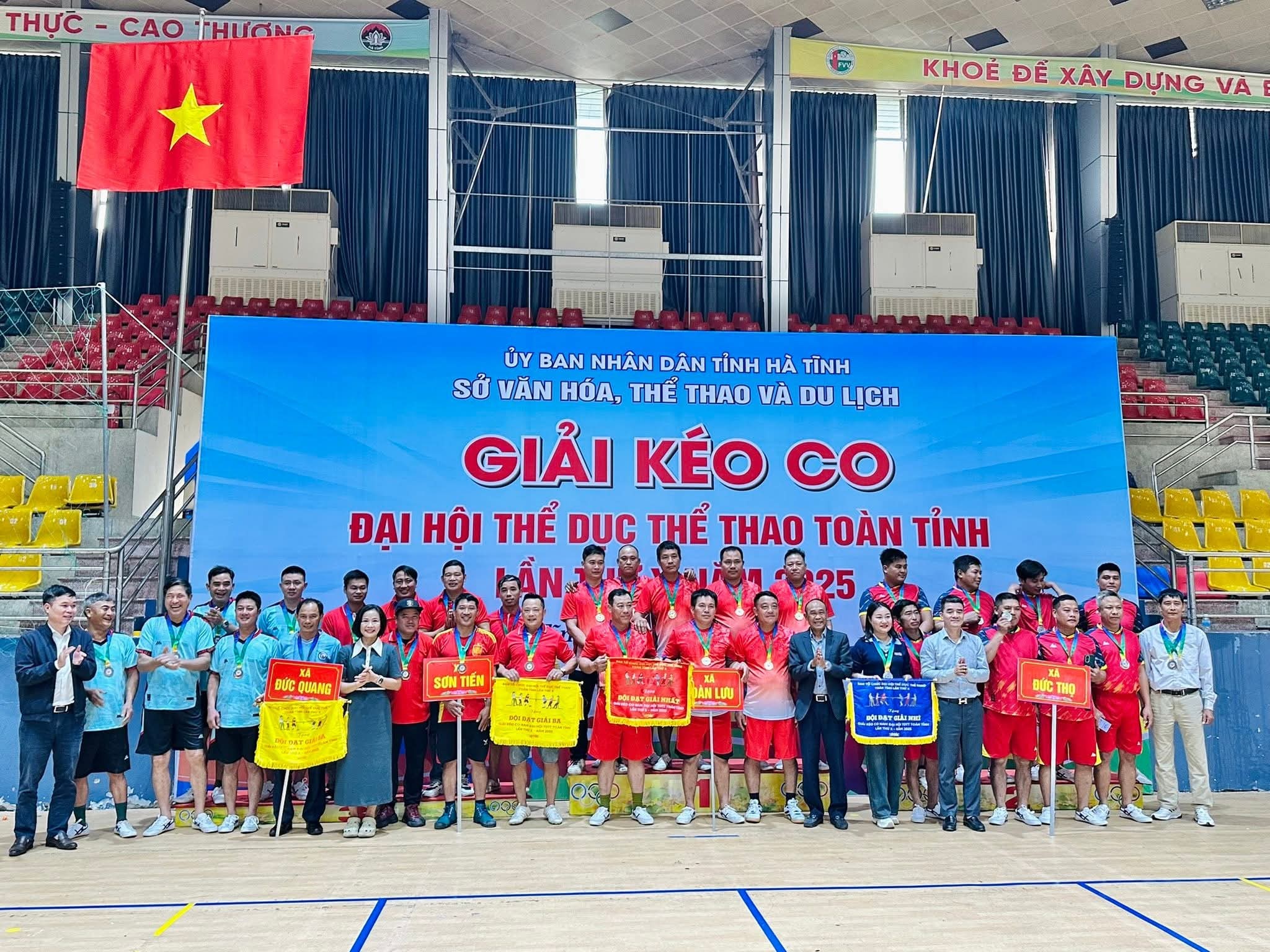 Chúc mừng thành tích ấn tượng của đội tuyển kéo co xã Đức Thọ
