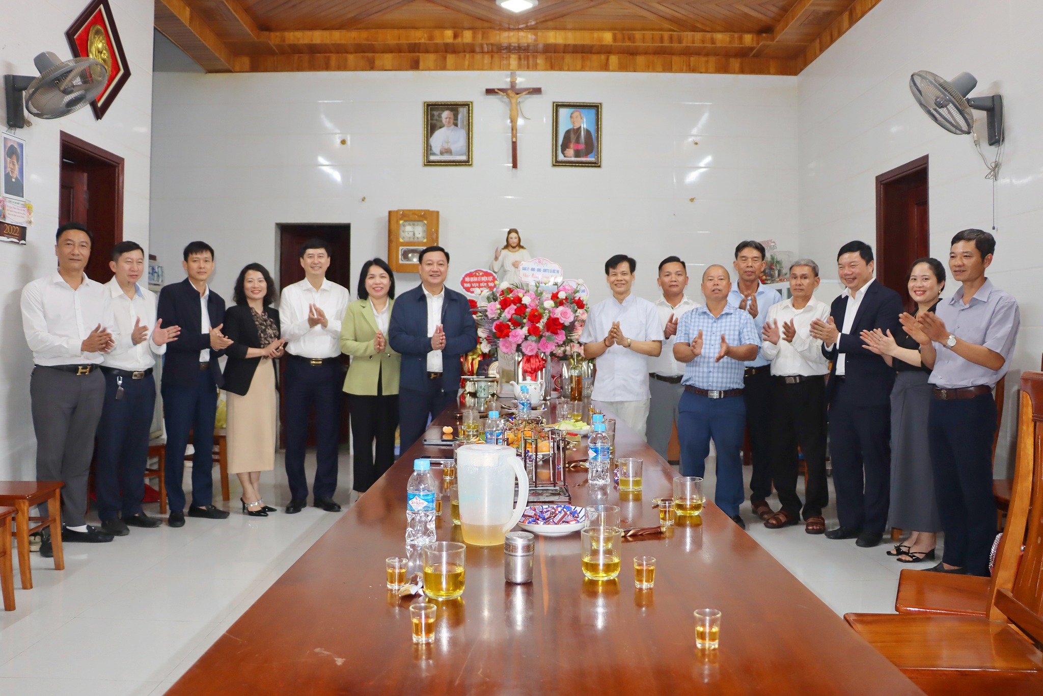 Lãnh đạo xã Đức Thọ chúc mừng Giáng sinh 2025🎄 