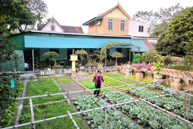 Phụ nữ Quang Vĩnh cụ thể hóa phong trào thi đua xây dựng “nhà sạch, vườn đẹp”