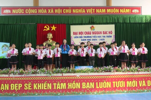 Liên đội Tiểu học Thị trấn Đức Thọ tuyên dương 171 Cháu ngoan Bác Hồ